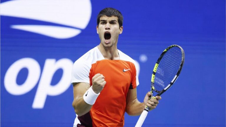 Carlos Alcaraz ganó otro partidazo y jugará por el numero 1