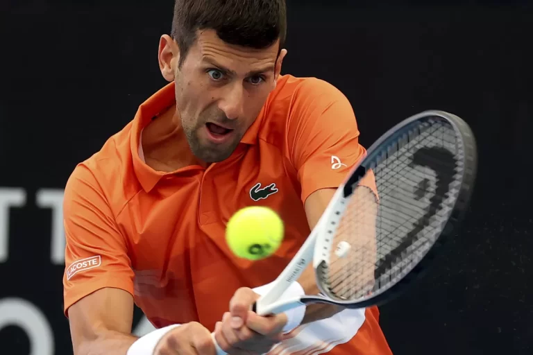 Novak Djokovic se metió entre los mejores ocho en Australia