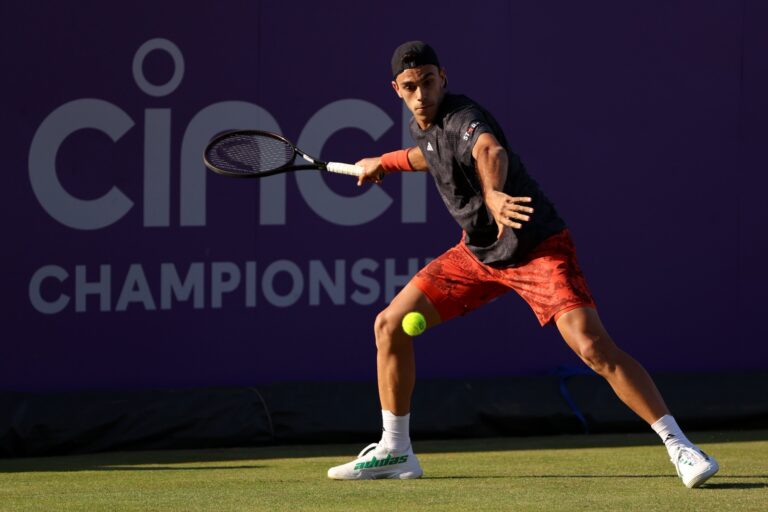 Francisco Cerúndolo avanza en Eastbourne