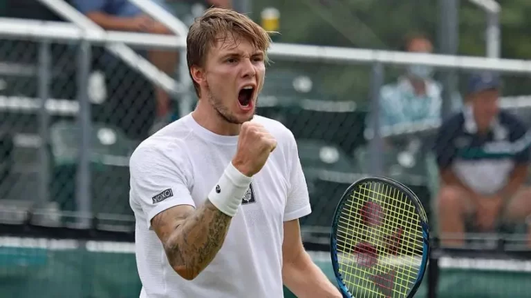 Bublik sorprendió al local Zverev y va por el título en Halle