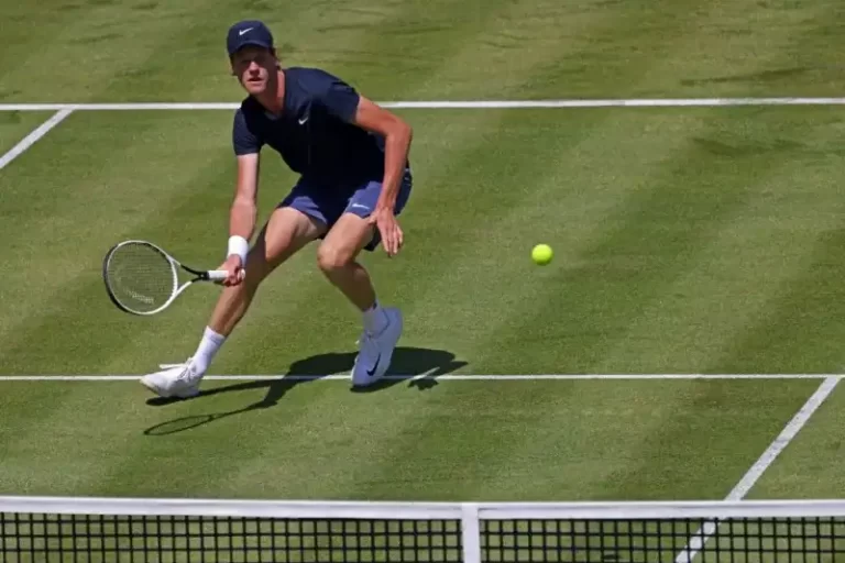 Jannick Sinner y Alexander Zverev avanzan en Halle