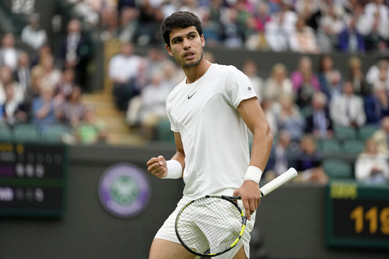 Alcaraz y Medvedev a la segunda semana de Wimbledon