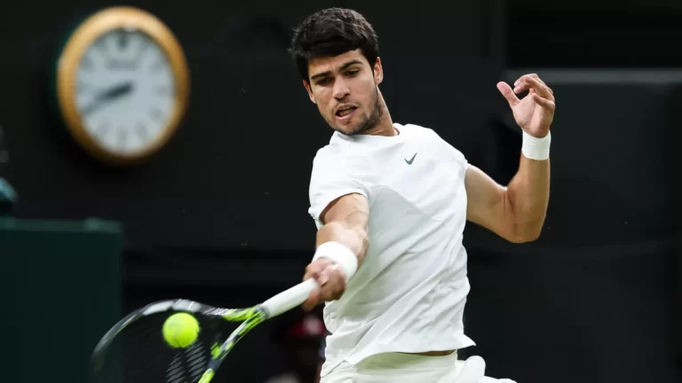 Alcaráz y Djokovic irán en busca del título en Wimbledon