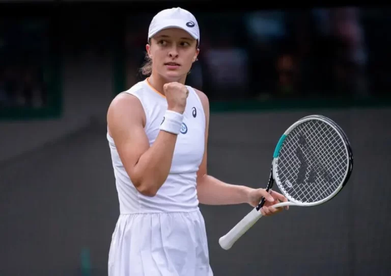 Swiatek avanza y Andreeva no deja de sorprender