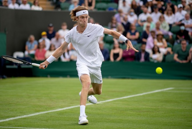 Rublev y Sinner avanzan a los Cuartos de Final de Wimbledon