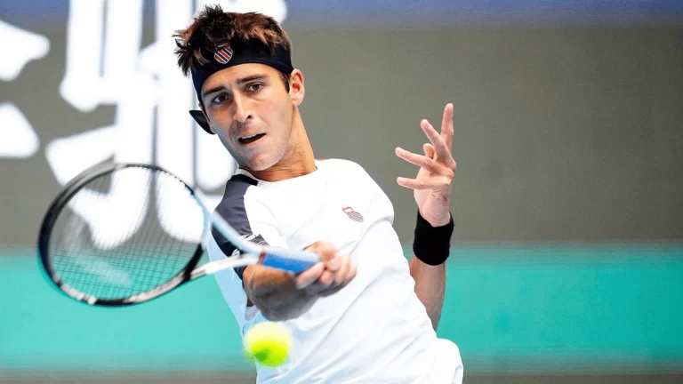 Tomas Etcheverry comenzó con el pie derecho el ATP 500 de Beijing