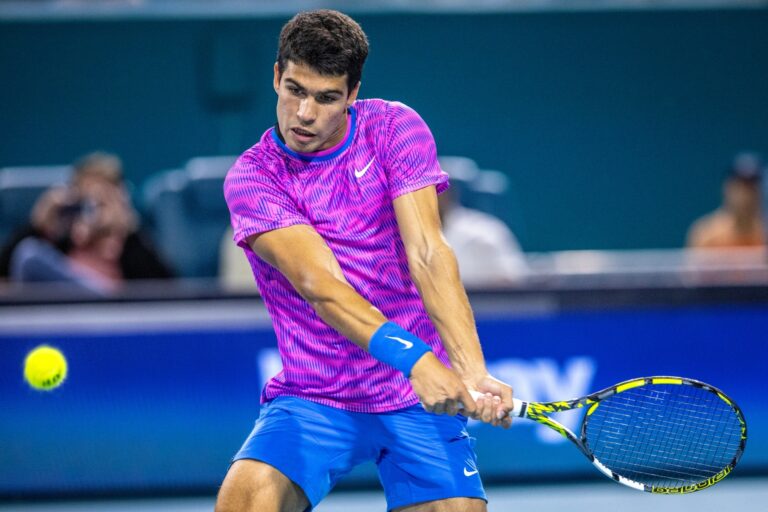 Alcaraz avanza firme a cuartos de final en Miami