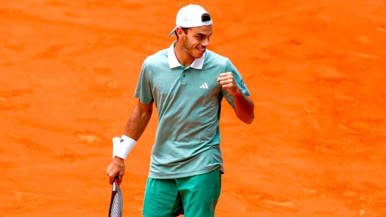 Cerúndolo y Báez ganaron en el debut de Roland Garros