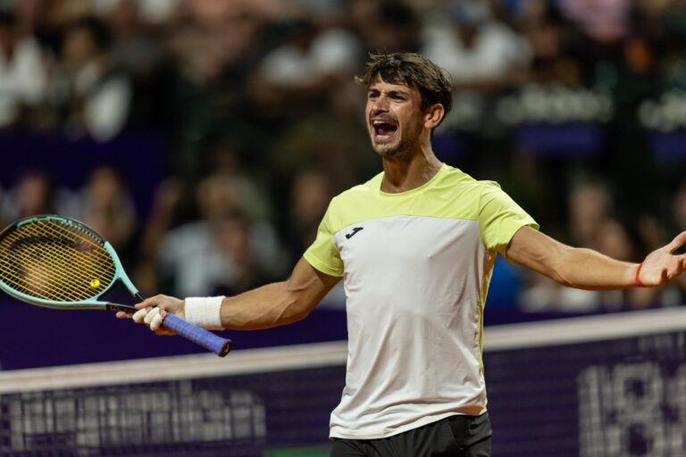 TRIUNFOS DE CARABELLI, NAVONE Y ETCHEVERRY EN SANTIAGO