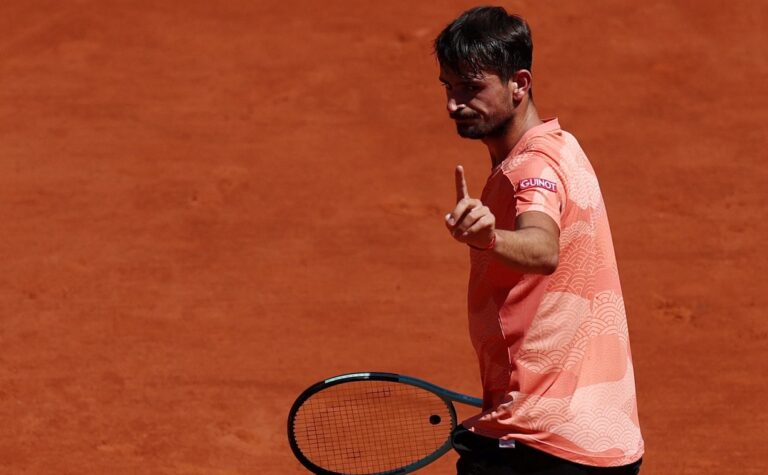 ROLAND GARROS: MARIANO NAVONE NO PUDO CONTRA LORENZO MUSETTI