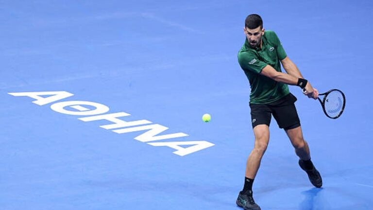 NOVAK DJOKOVIC CONTINÚA FIRME EN ATENAS
