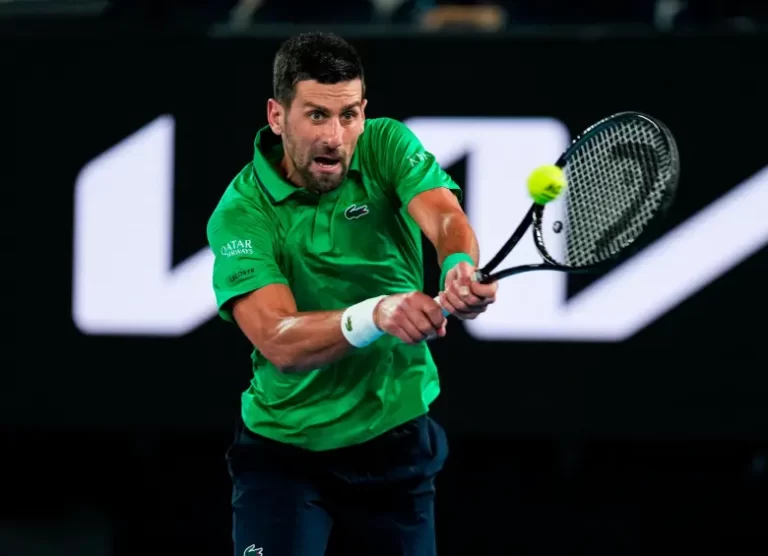 DJOKOVIC AVANZA SIN SOBRESALTOS Y SIGUE FIRME EN MELBOURNE