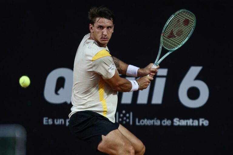 LOS FAVORITOS CUMPLIERON Y AVANZAN LOS ARGENTINOS